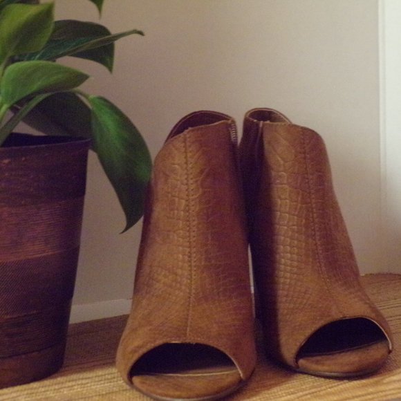 AMERICAN RAG CIE - Picture 1 of 4